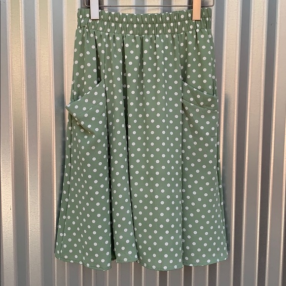 Honey and Lace Dresses & Skirts - NWT Green and white Polka Dot Pocket Skirt Small